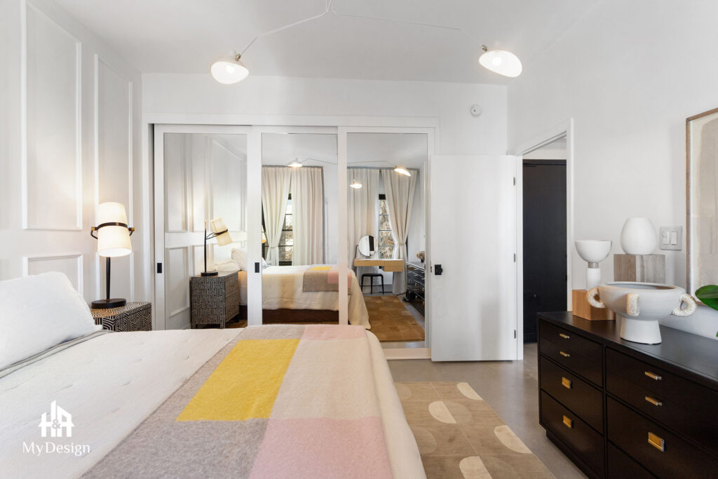 Primary bedroom with mirrored wardrobes in the Los Angeles project