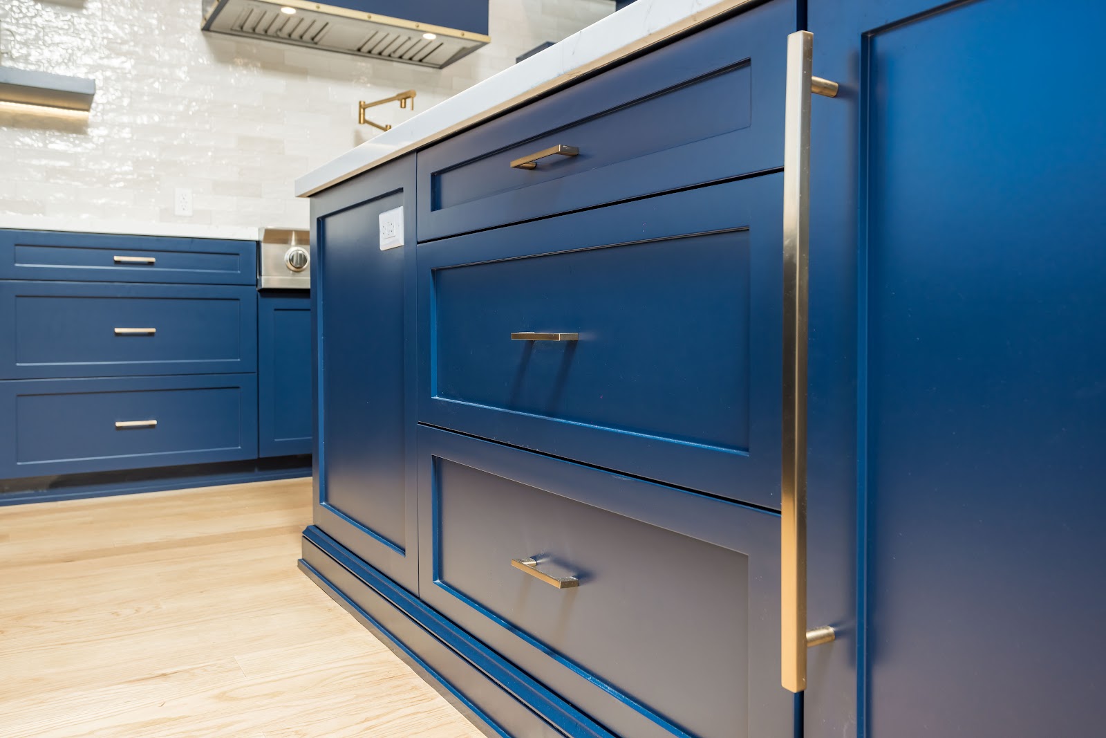 Navy inset cabinet fronts with brass bar pull hardware